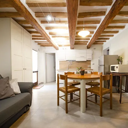 Tiny Opera Loft Apartment *
